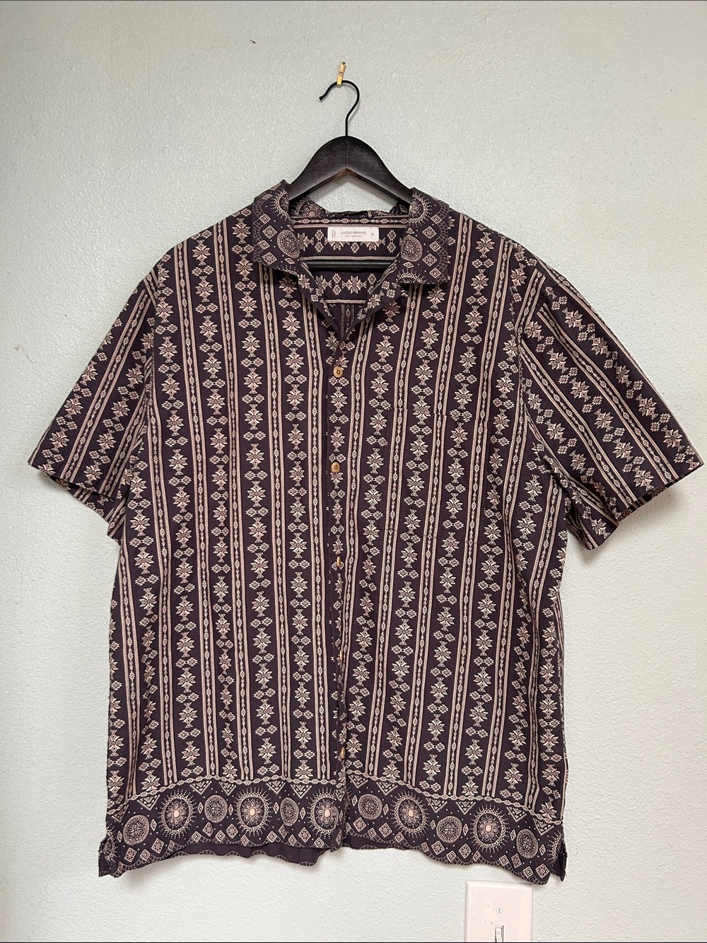Lucky Brand Black Short-Sleeve Button Shirt with Beige Geometric Print